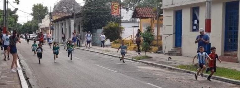 Los niños y niñas también participaron de la competencia.