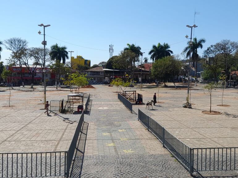 Asi luce la explanada de la Basílica de Caacupé.