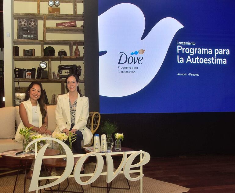 Hanna Park, Brand Manager para Dove y Alejandra Albospino, Business Performance Manager de Unilever.