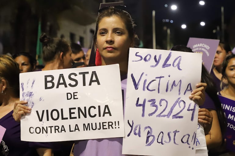 Mujeres pidieron cese de la violencia.