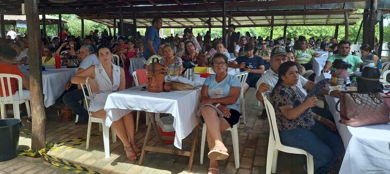 Una importante cantidad de público participó en el espectáculo artístico en la capital departamental de San Pedro. 