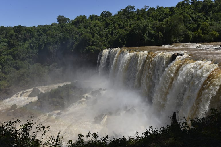 Majestuosa vista del Salto Ñacunday.