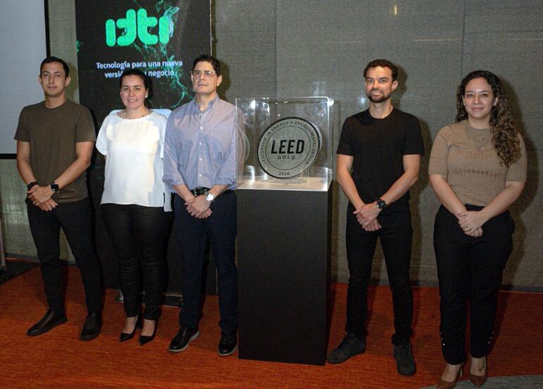 Guillermo Vázquez, Paola Meza, Luis Angulo, César Astigarraga y Diana Mongelós.