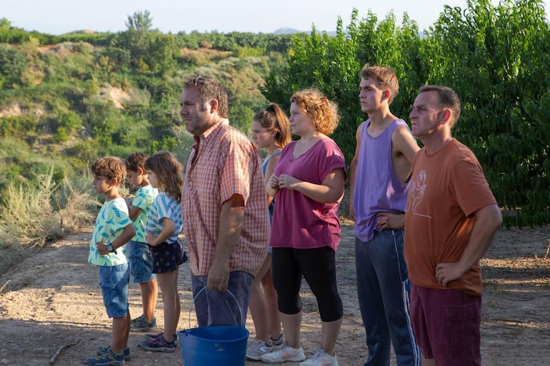 "Alcarràs", de Carla Simón, presentará a una familia que podría dejar de cosechar los melocotones que han sustentado a varias generaciones.