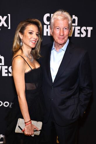 Alejandra Gere y Richard Gere llegando elegantes a la 2024 City Harvest Gala en Cipriani, New York.