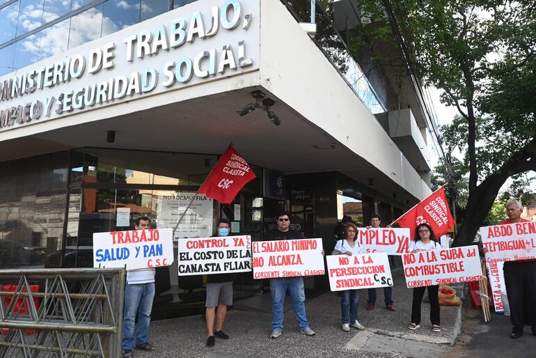 Los tres funcionarios que plantearon el amparo constitucional fueron cesados de cargos de confianza en el Ministerio del Trabajo. Foto ilustrativa