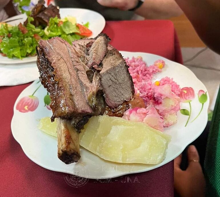 Cuidado con el exceso de comida y bebidas.