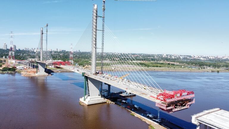 El puente a Chaco’i se construyó con un atirantado central, cuando debía tener doble atirantado.