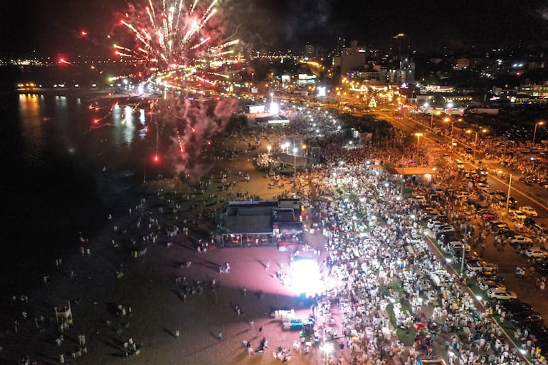 “Noche Blanca”: Miles de personas recibirán el Año Nuevo a orillas del río Paraná en la Playa San José de Encarnación