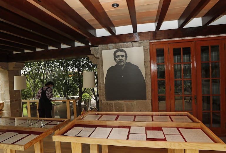 Fotografía de algunas de las cartas recibidas por el escritor colombiano Gabriel García Márquez, en una exposición en Ciudad de México (México). 