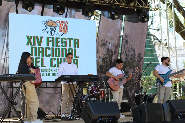 Los jóvenes se lucieron con sus presentaciones artísticas.