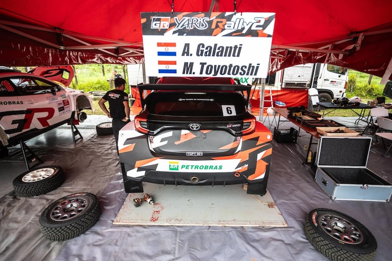 El Toyota GR Yaris #6 de Ale Galanti y Marcelo Toyotoshi quedó descalificado del rally caaguaceño.