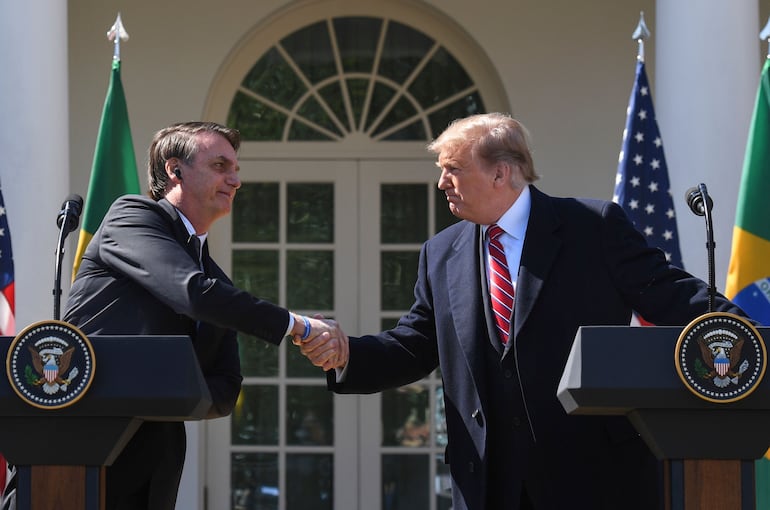 El presidente de EE.UU., Donald Trump (d) junto al gobernante de Brasil, Jair Bolsonaro.