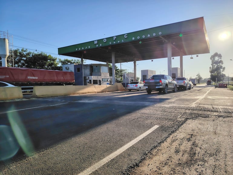 Peaje de Coronel Bogado, administrado por el Ministerio de Obras Públicas y Comunicaciones (MOPC).