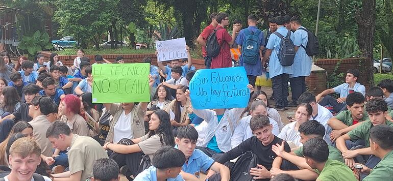 Estudiantes del CTN se manifiestan