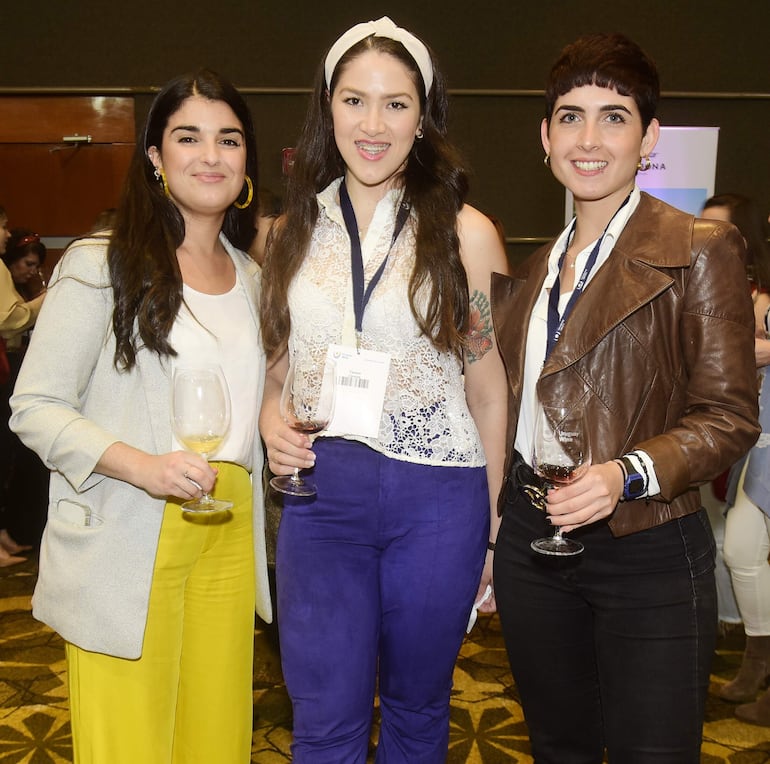 Silvina Ambrossi, Tereza Cáceres y Asul Colmán.