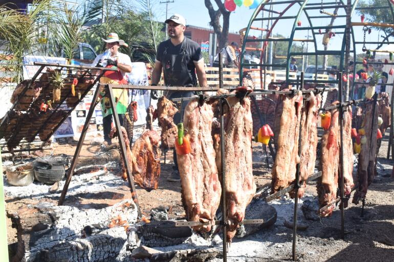 Más de 6.000 personas acudieron al festival gastronómico y artístico "Kure Luque Ara".