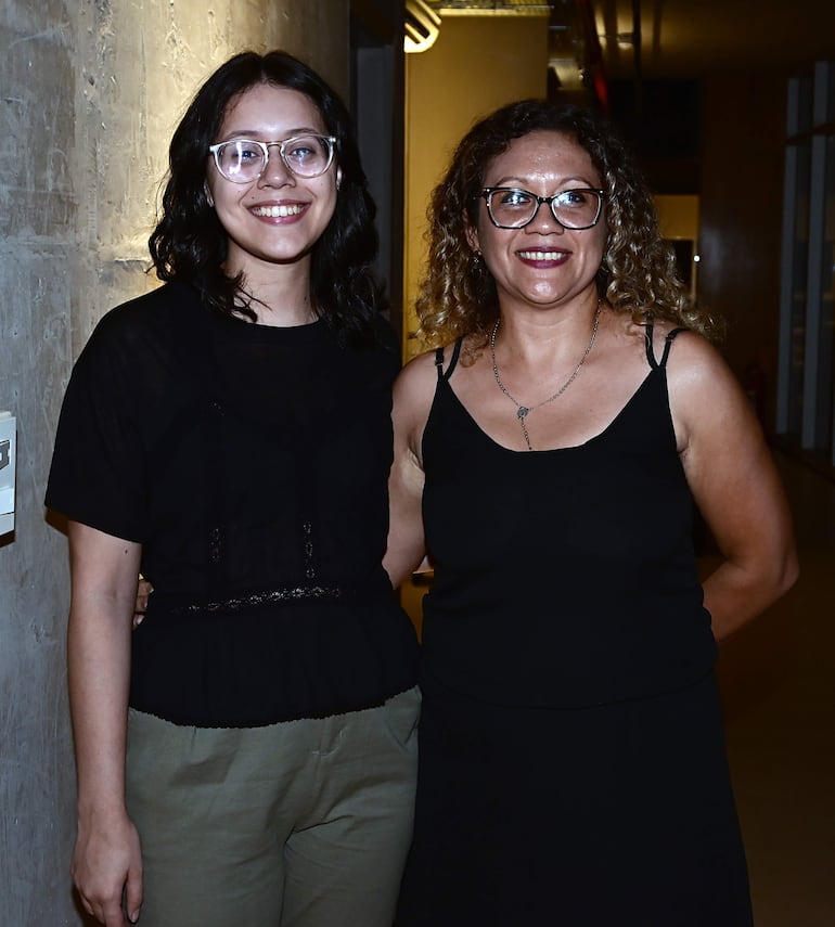 Camila Llamosas y Patricia Ramírez.