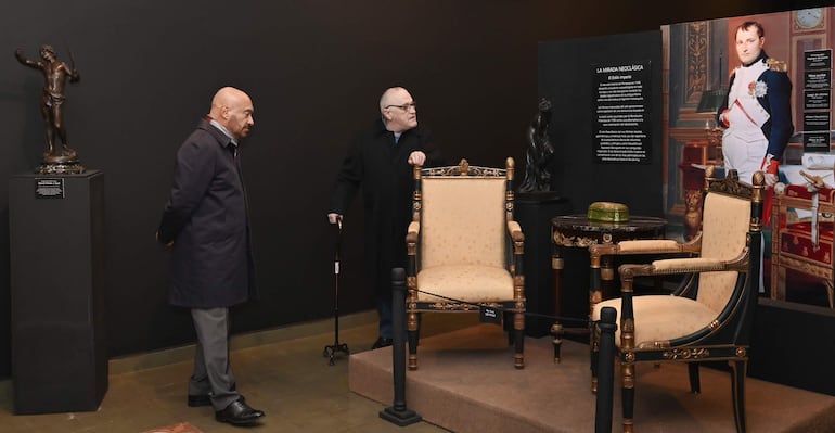 Nicolás Latourrette junto al embajador de Francia en Paraguay, Pierre-Christian Soccoja, dieron apertura a la muestra "Miradas Francesas".