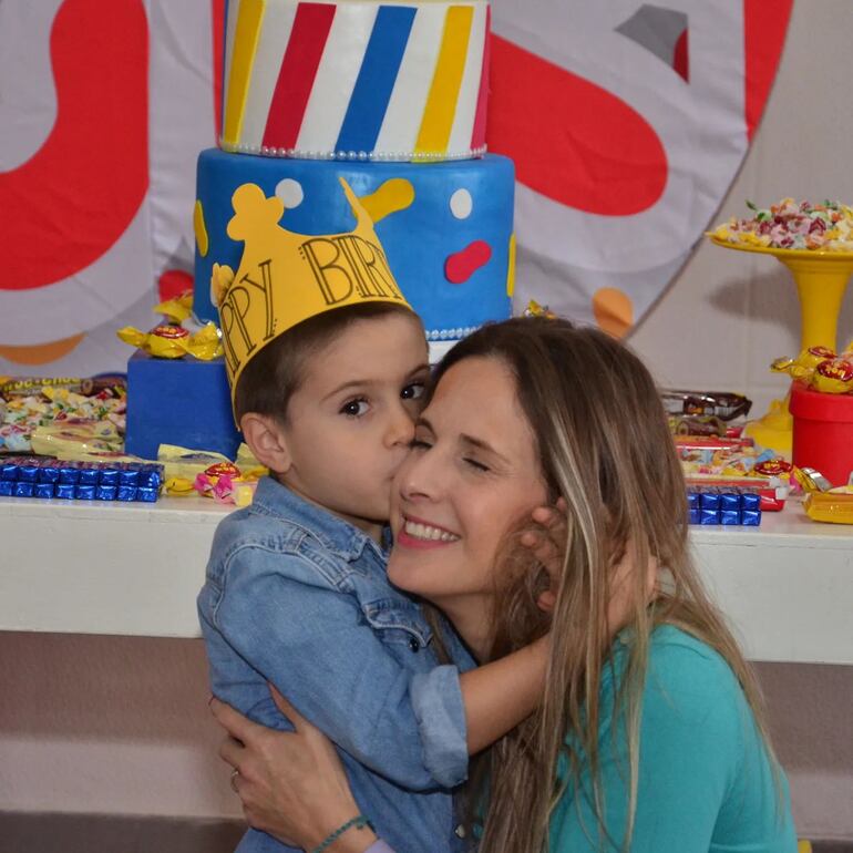 Felipe cumplió seis años y mamá Lory se mostró muy emocionada. (Instagram/Lory Anderson)