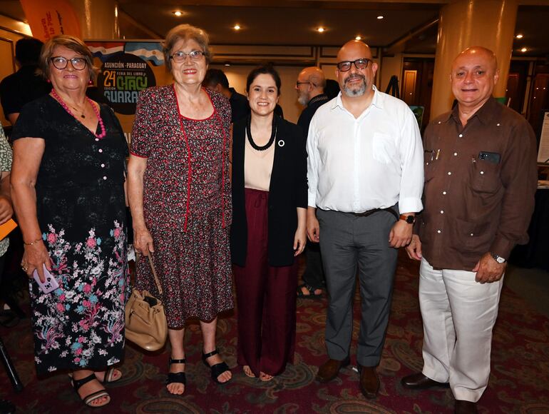 María Olga Vysokolán, Margarita Miró, la ministra de Cultura, Adriana Ortiz; David Velázquez, y el embajador de Cuba, Francisco Fernández.