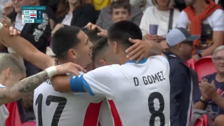 Los jugadores de la selección de Paraguay festejan un gol en el partido frente a Israel en los Juegos Olímpicos 2024.