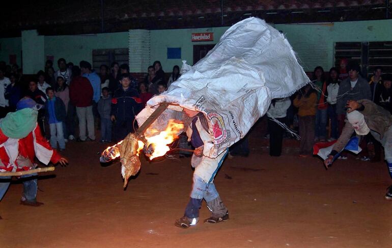 Toro candil, juego tradicional de San Juan.