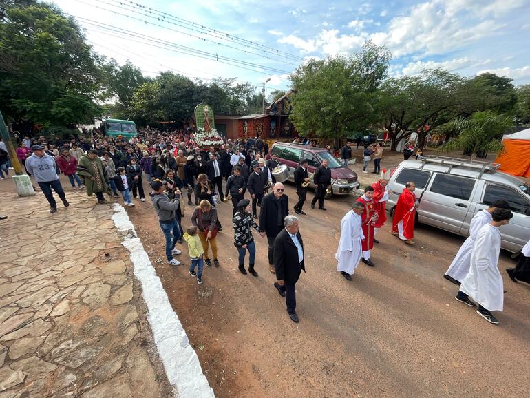 Una multitud acompañó la procesión de la imagen de San Pedro Apóstol, patrono de la localidad de Ypané.