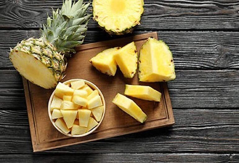 La piña es otra fruta que puede ser muy beneficiosa para prevenir la acidez. 