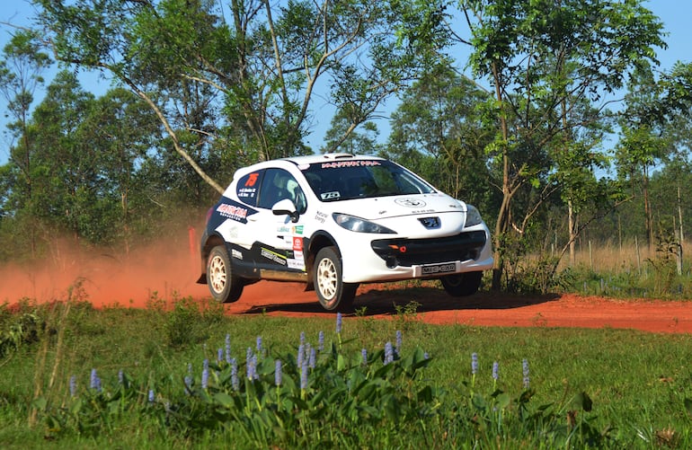 Gran performance de Omar Benítez y Manuel Vera (Peugeot 207) para destacar en la F2 y RC4A.