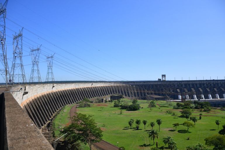 Itaipú inyectó al sistema 3.313 MW durante el pico de demanda de ayer.