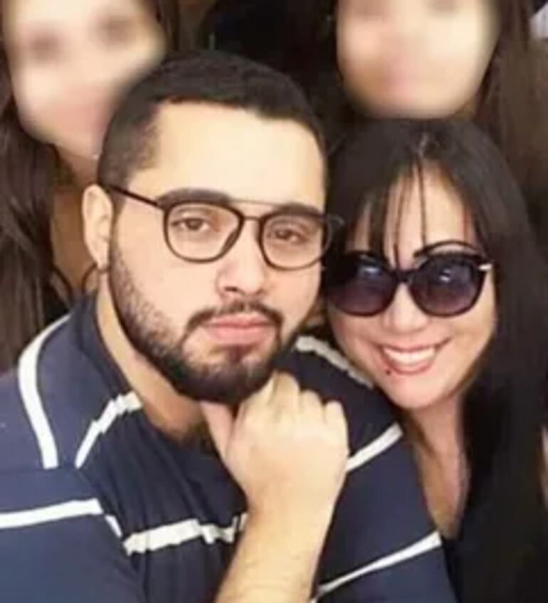 Giovanni Paolo Divitto Aquino y su madre, Norma “Yami Nal” Aquino.