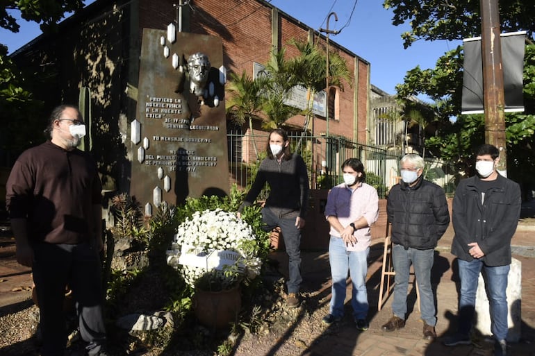 Recuerdan a Santiago Leguizamón en el Día del Periodista Paraguayo.