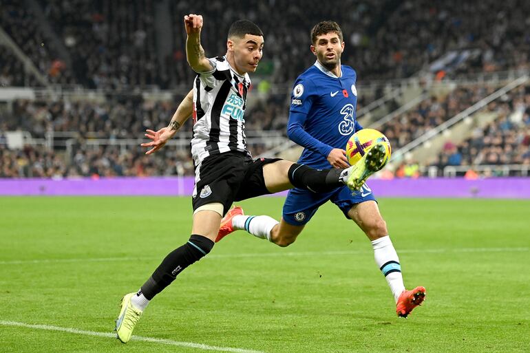 El jugador paraguayo, Miguel Almirón, durante un partido ante el Chelsea.