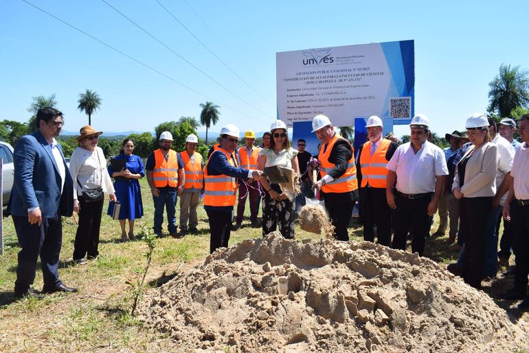 Palada inicial para la construcción de futuro campus de la Unves con sede en Carapeguá.