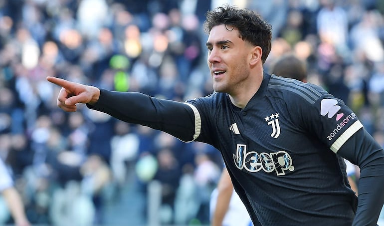 El delantero de la Juventus Dusan Vlahovic celebra tras marcar el 1-0 durante el partido de la Serie A que disputan Juventus FC vs Frosinone Calcio en el Allianz Stadium en Turin.