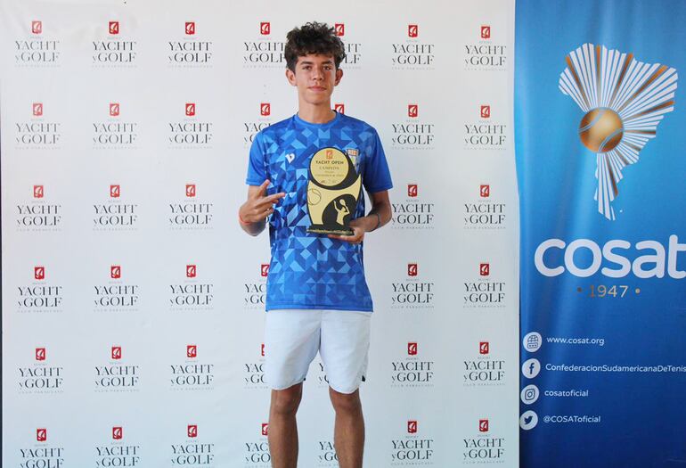 El paraguayo Cayo Narváez se consagró campeón en singles 16 años del primer torneo Yacht Open, que se celebró en canchas del Yacht y Golf Club Paraguayo.