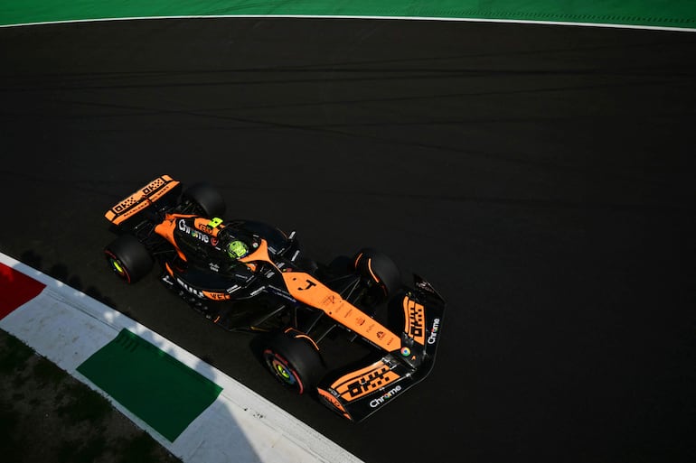 El monoplaza de McLaren del británico Lando Norris durante la clasificación del Gran Premio de Italia, en el Autódromo Nacional de Monza, en Monza, Italia.