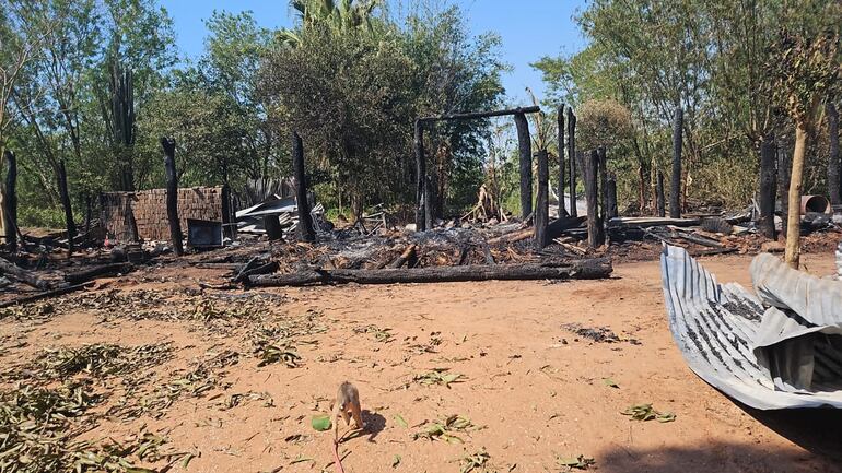 Una mujer de la tercera edad pierde todo tras el incendio de su vivienda