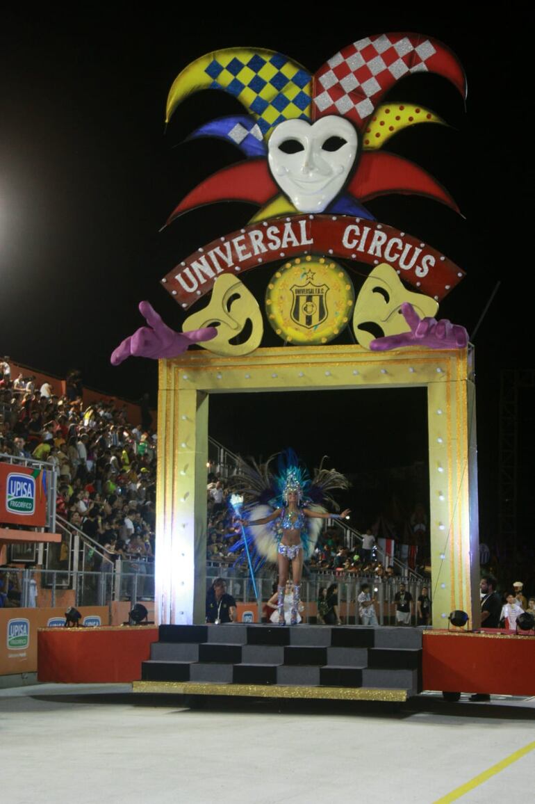 Alegoría Circus del club Universal.