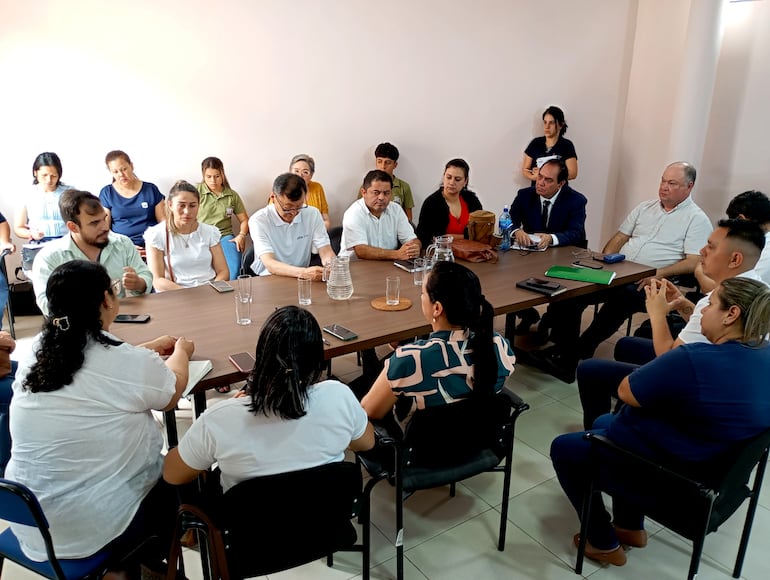 Reunión de directores de instituciones educativas del Gobierno Central con representantes del Sinadi.