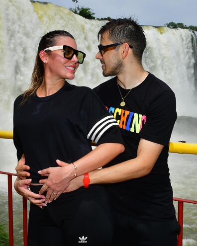 Jani González y Óscar Romero, felices con Aitana a bordo.