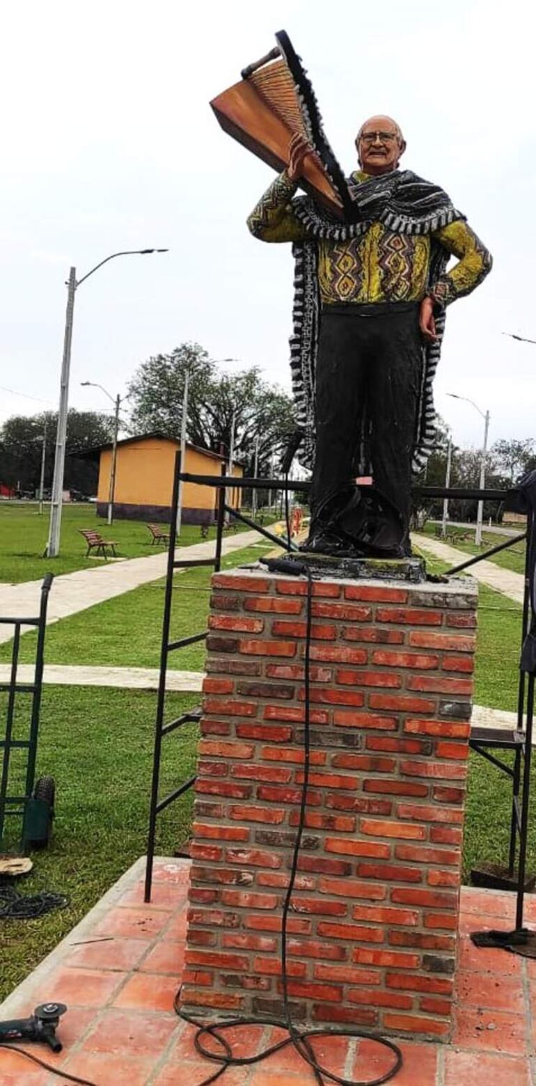 Escultura del músico Tito Acuña que será inaugurada durante un acto previsto para el mediodía de hoy.