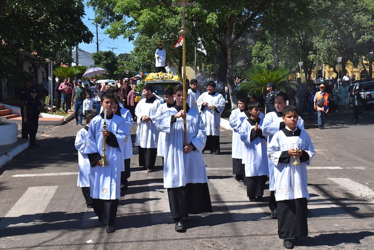 Al término de la misa central en la iglesia parroquial se realizó la procesión de la sagrada imagen de San Estanislao de Kostka.