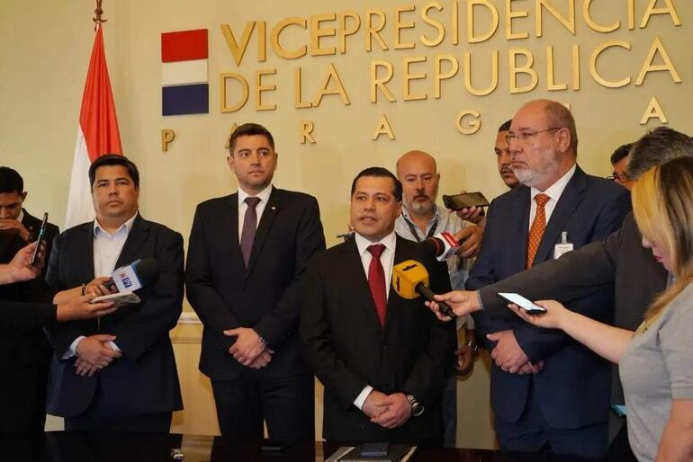 Conferencia de prensa en la vicepresidencia de la República.