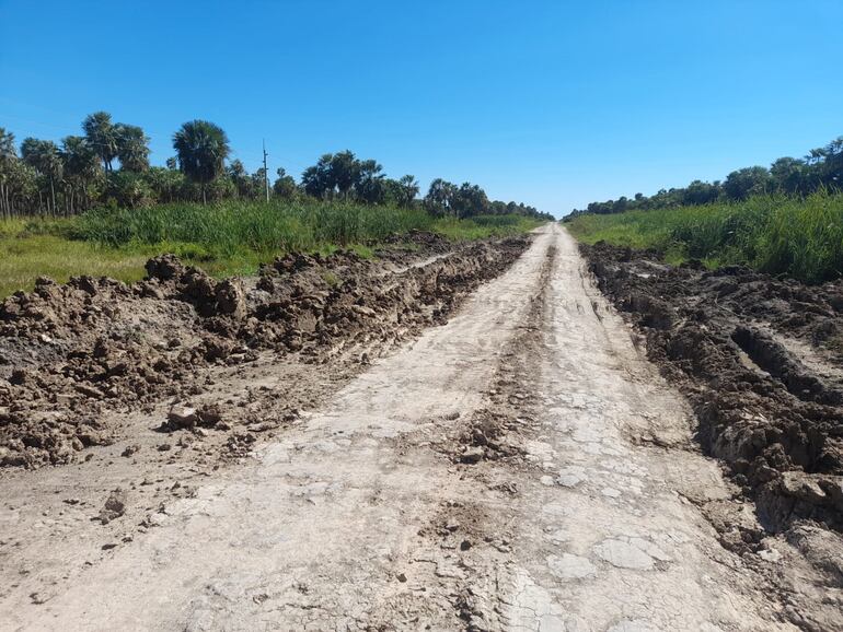 De esta forma precaria se repara el camino en el trayecto Olimpo y la Bioceánica.