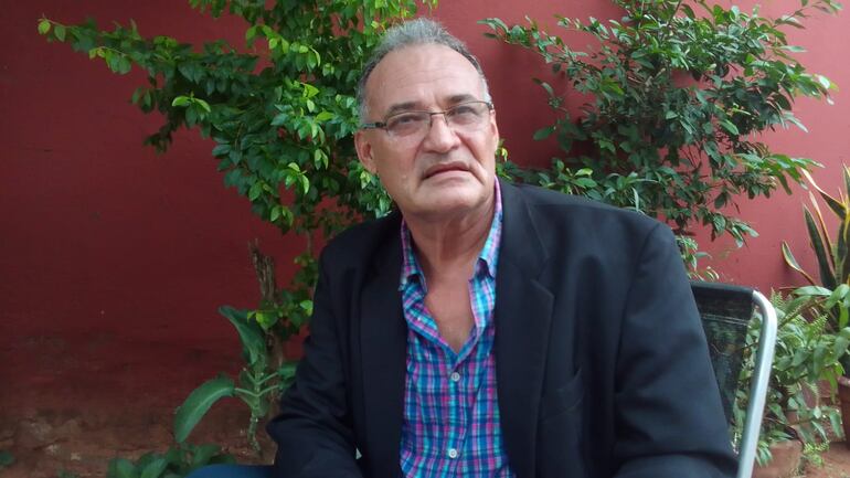 Profesor Francisco Mena, miembro de la Unión de Profesionales de la Educación (UPE).