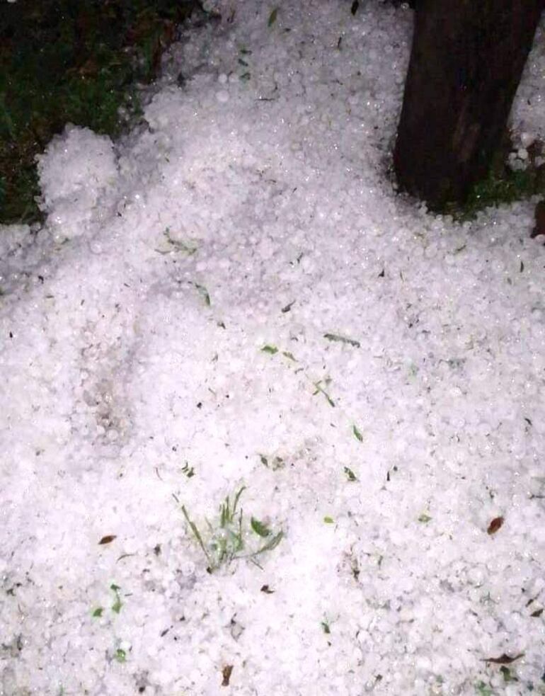 La caída de granizo también afectó a viviendas con techo de eternit en la zona de Sapucái, Caballero e Ybytymí.