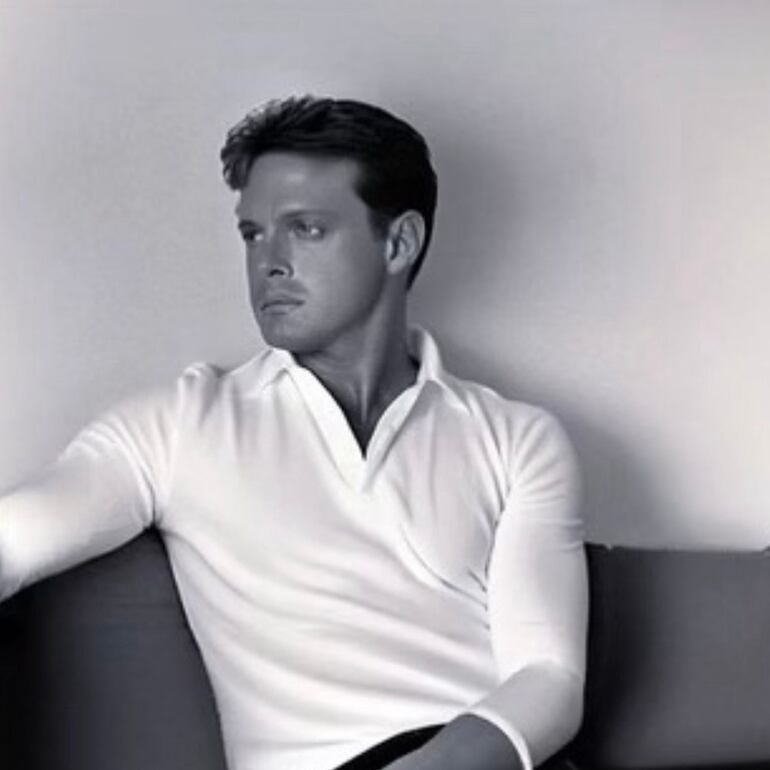 Luis Miguel compartió esta postal en su cuenta oficial en Instagram.