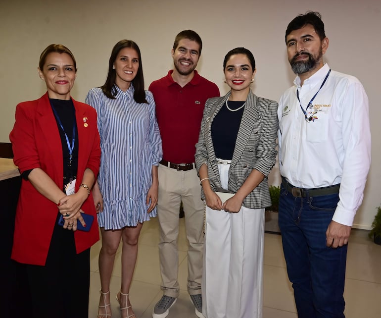 Marilia Díaz, Gabriela Gali, José Coronel, Melissa Honzi y Javier Chia.